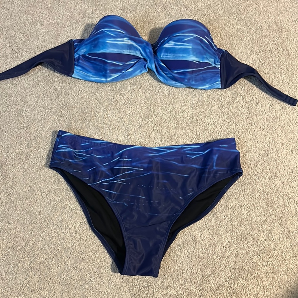Strapless bathing suit with matching bottoms